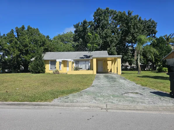 1917 SE Burgundy Ln, Port Saint Lucie, FL 34952
