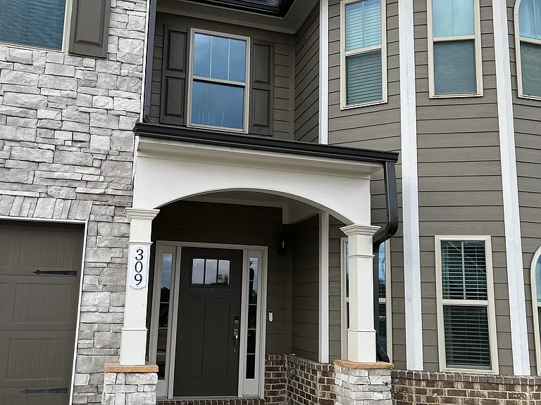 309 Bermuda Rdg — Photo 2