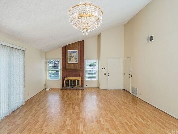4th image of 1259 Glenclaire Dr