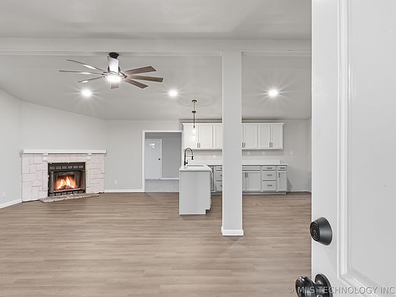 5th image of 20601 E 440th Rd