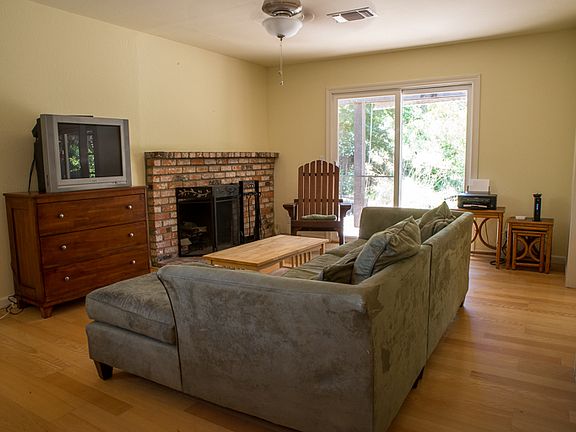 3rd image of 1009 Bienville St
