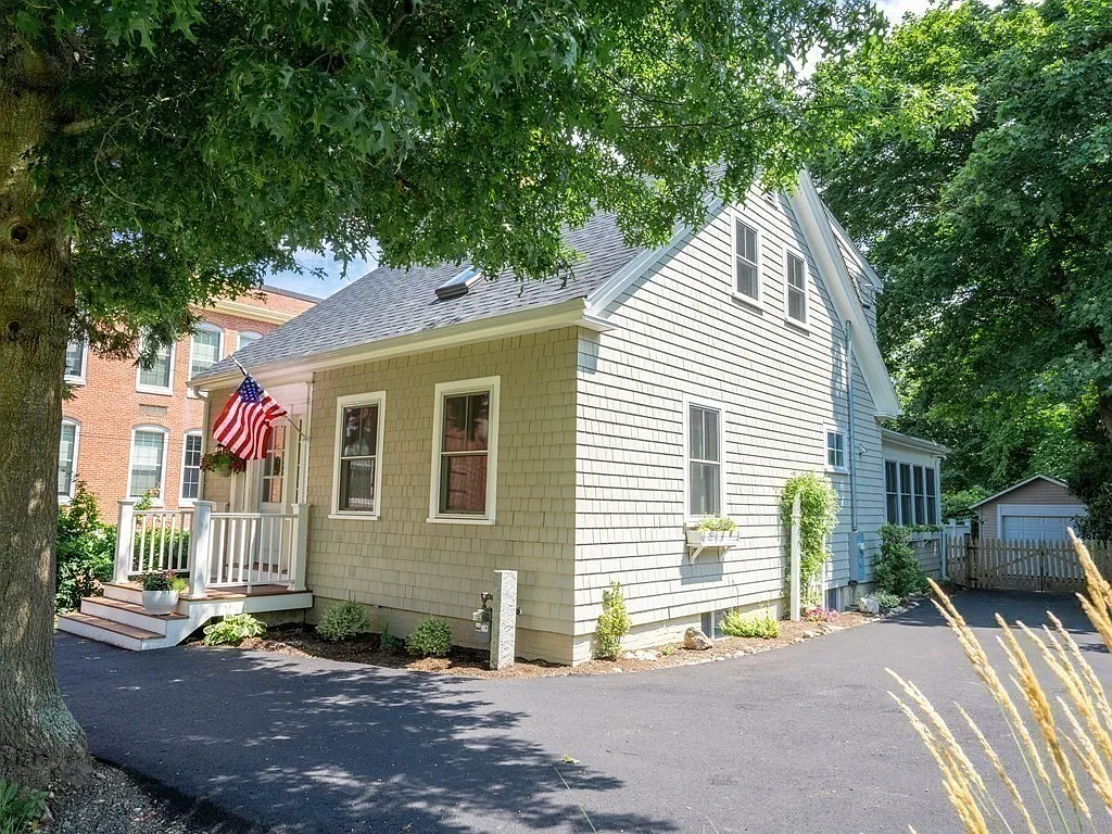 3 bed, 2.0 bath, 1489 sqft, $3,200 — Photo 4