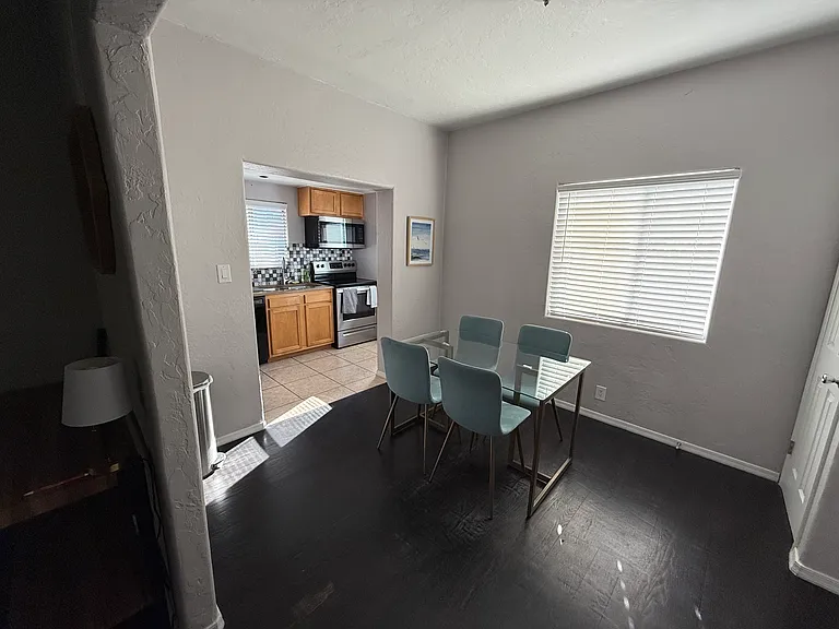 1135 E 8th St #1 — Photo 16