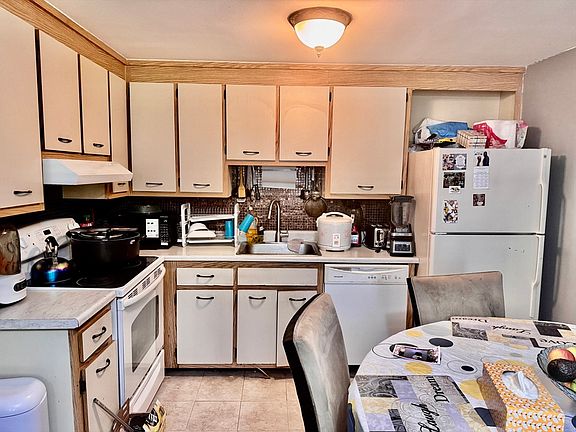 3rd image of 1410 Skyline Dr Unit 9