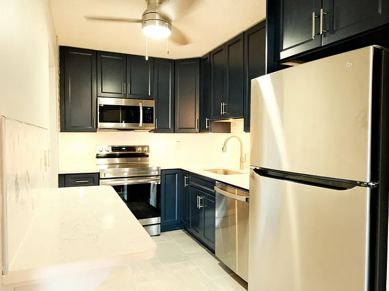 10 N Wood Ave #419 — Photo 7