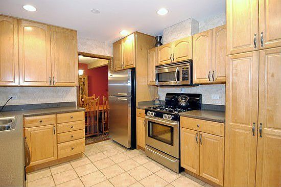 3rd image of 1605 N Belmont Ave