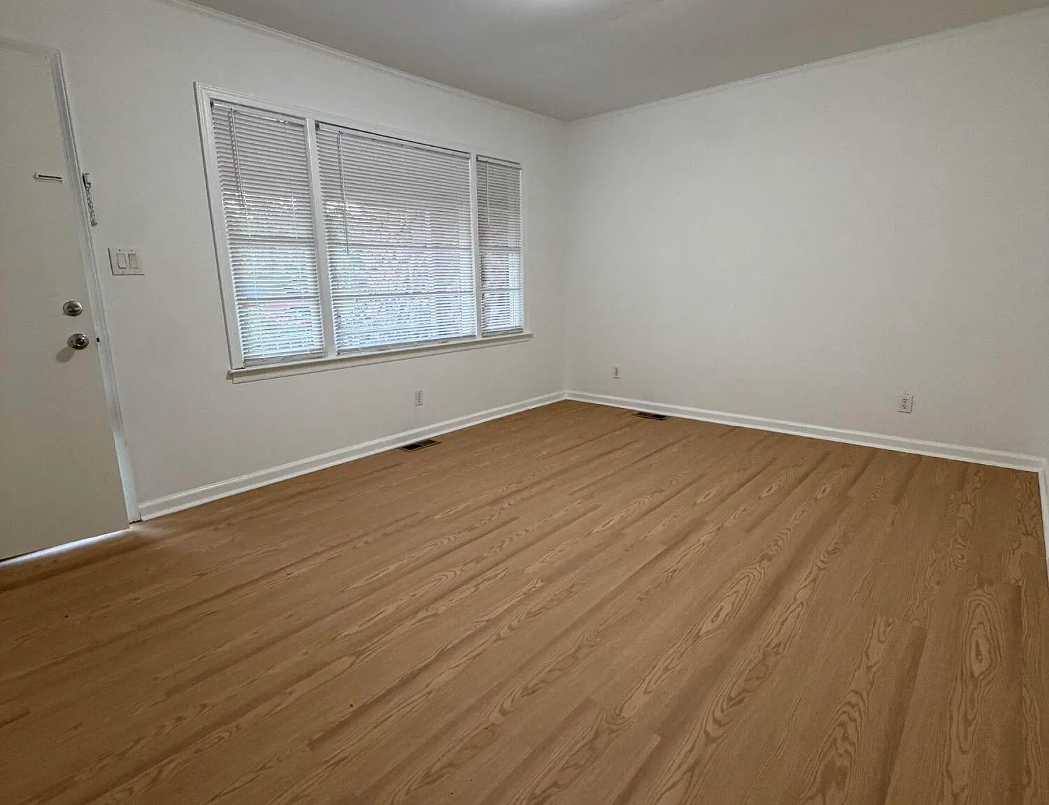 3 bed, 2.0 bath, 2430 sqft, $1,850 — Photo 4