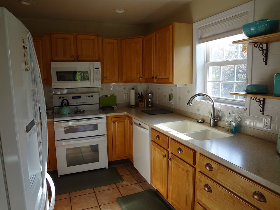 2nd image of 17 Meadow Crest Ln