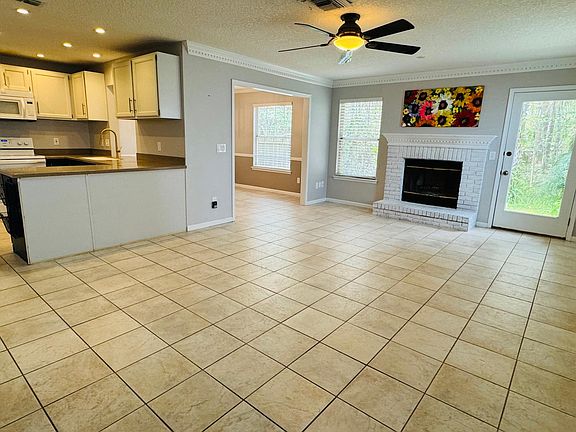 3rd image of 111 Solano Cay Cir