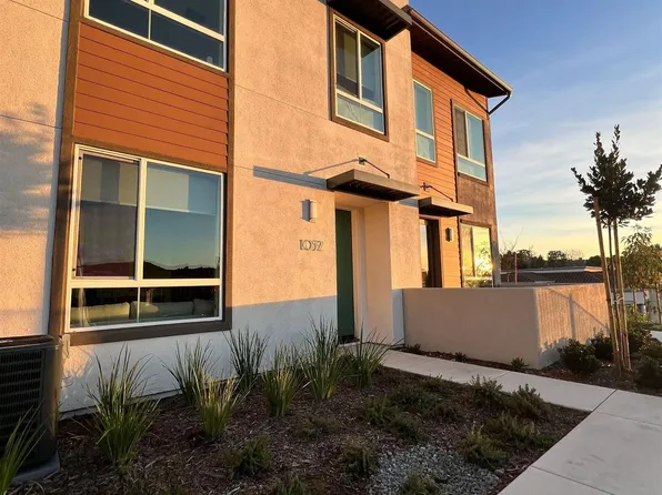 1052 Kendale Way, Vista, CA 92081