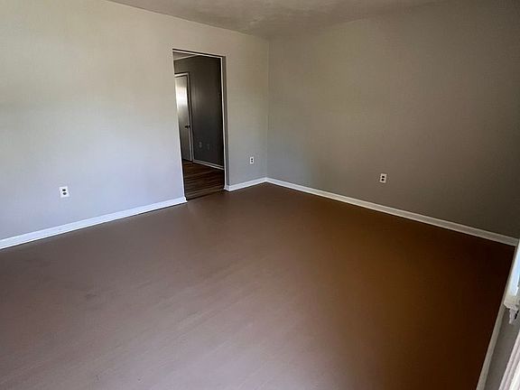 5th image of 3236 Sunrise St