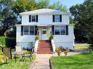 70 Longfellow Dr, Kings Park, NY 11754