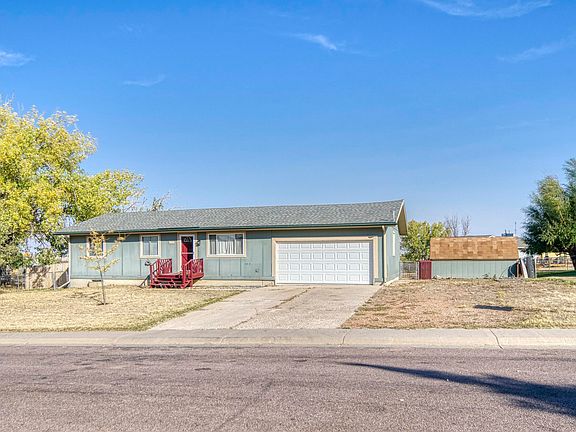 3rd image of 521 Sweetwater Cir