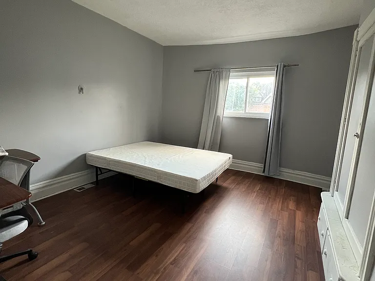 627 College St #1 — Photo 32