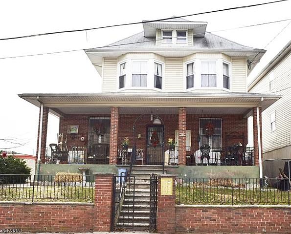 2nd image of 8-10 Halleck St
