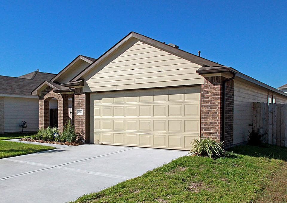 1st image of 1702 York Creek Dr