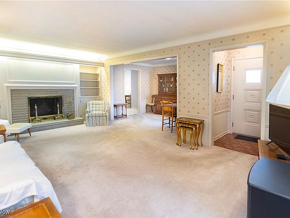 4th image of 1071 Orchard Park Dr