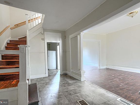 4th image of 4806 Reisterstown Rd