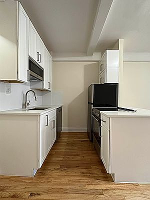 2nd image of 134 W 58th St #15F