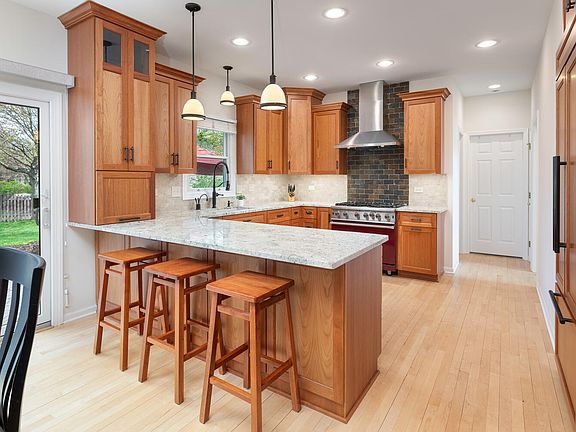 4th image of 208 Millcreek Ln