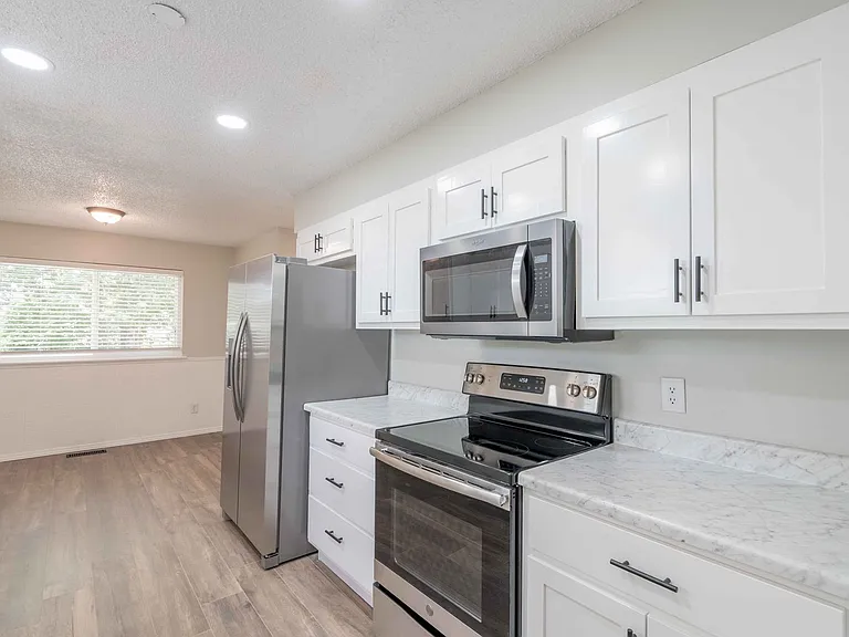 3321 S Ash Ave — Photo 17