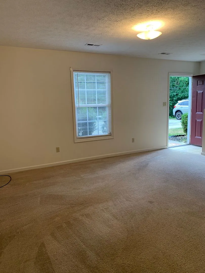 2 Bedroom 2.5 Bath Townhouse — Photo 2