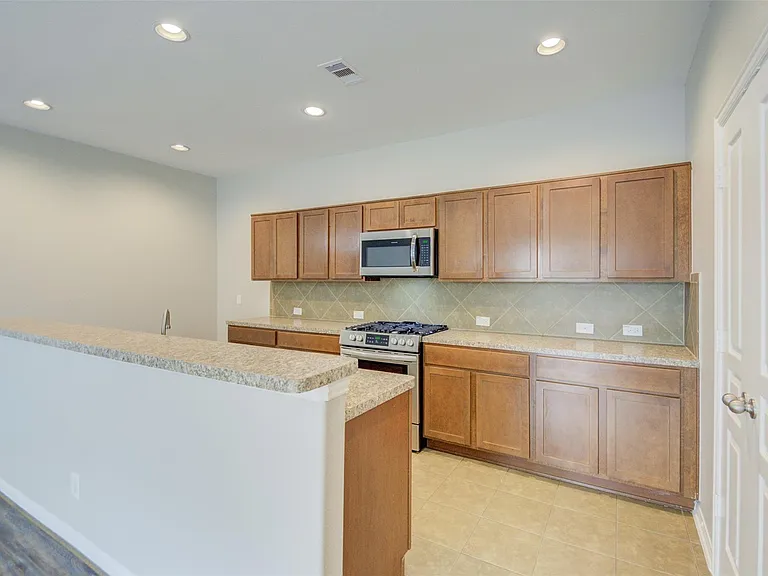 6026 Burnet Bend Ave — Photo 8