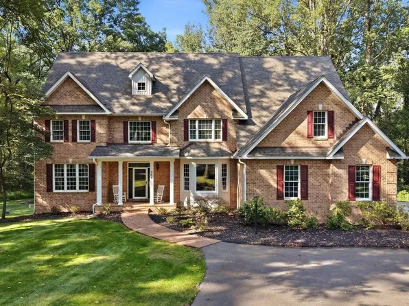 300 Clearview Dr, Clear Brook, VA 22624