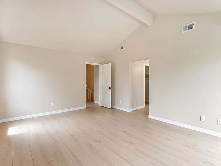 19723 Redwood Rd — Photo 6