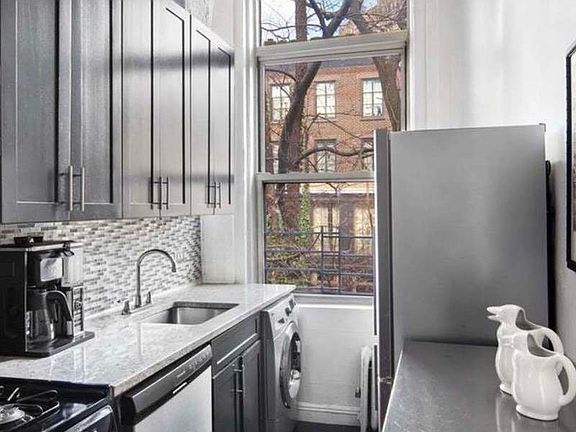 3rd image of 271 W 11th St #3AB