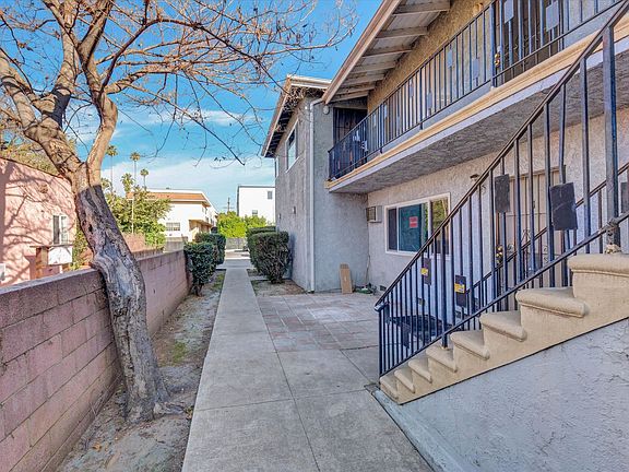 3rd image of 14248 Gilmore St APT 7