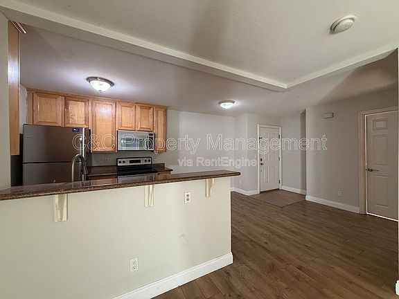 4th image of 1045 Peach Ave Unit 5