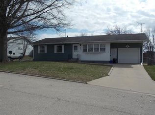 765 S 13th St, Marion, IA 52302