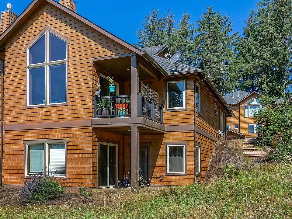 1st image of 3086 NE Cascara Ct