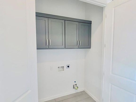 4th image of 2042 Diamond Dr #A