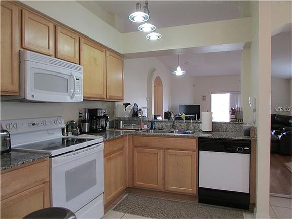 4th image of 7952 Carriage Pointe Dr