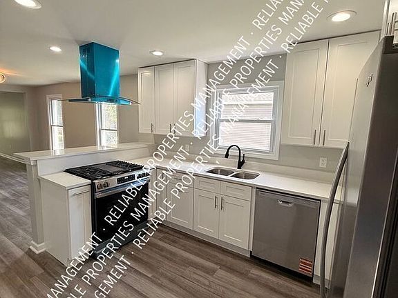3rd image of 4624 Towle Ave