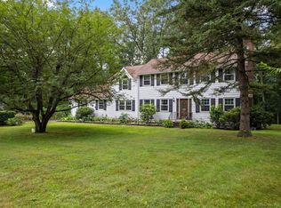 150 Carriage Dr, Middlebury, CT 06762