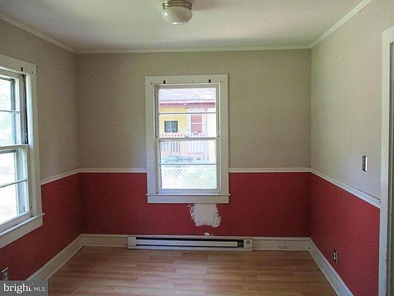 4th image of 413 Hayward Ave