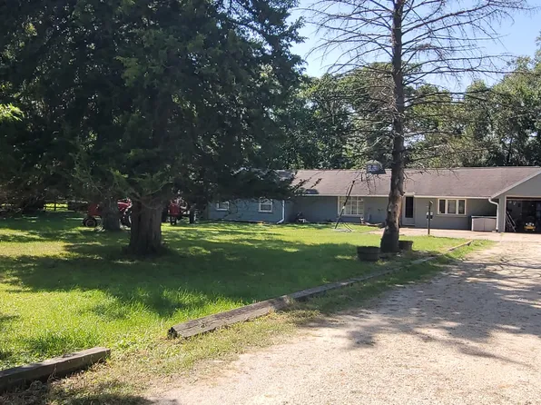 10765 E Kyte Rd, Rochelle, IL 61068