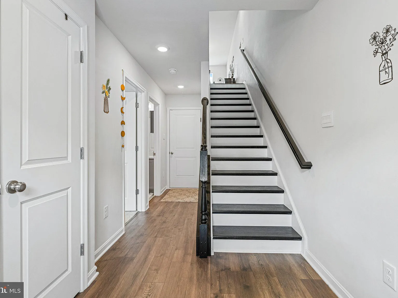 4 bed, 3.5 bath, 1962 sqft, $3,000 — Photo 3