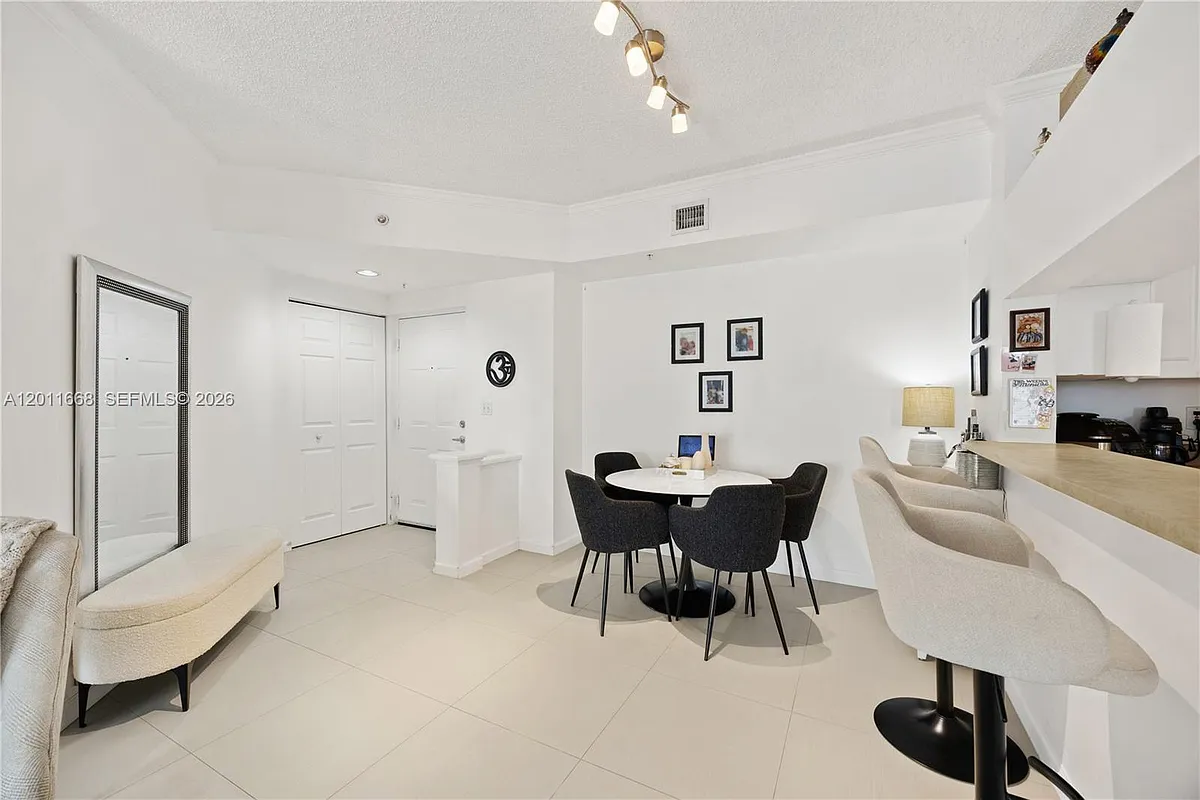 Photo 2 of 34 - 17100 N Bay Rd #1810 - Sunny Isles Beach, FL Building Photo - 17100 N Bay Rd #1810