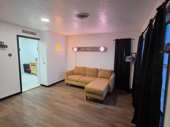 215 Butadieno St, Borger, TX 79007