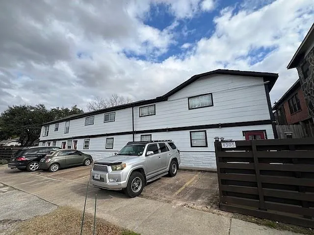 1 bed, 1.0 bath, 5457 sqft, $1,450 — Photo 3