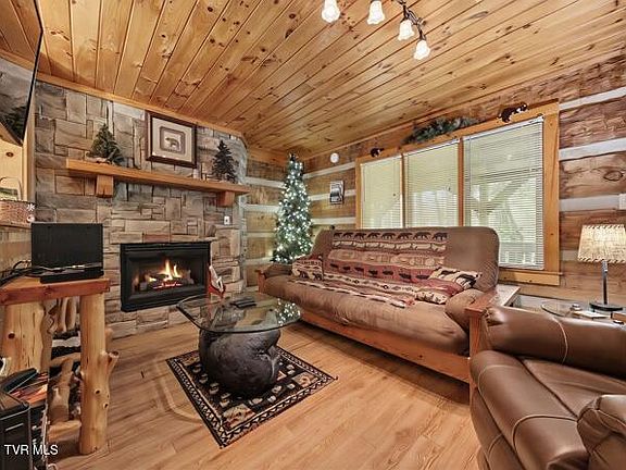 5th image of 2208 Lake View Ln