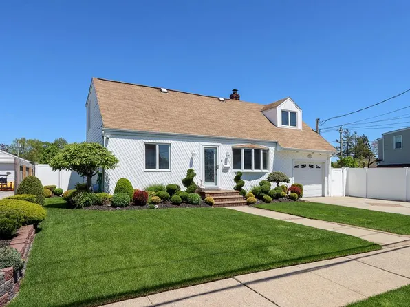 223 Chestnut Ave, East Meadow, NY 11554