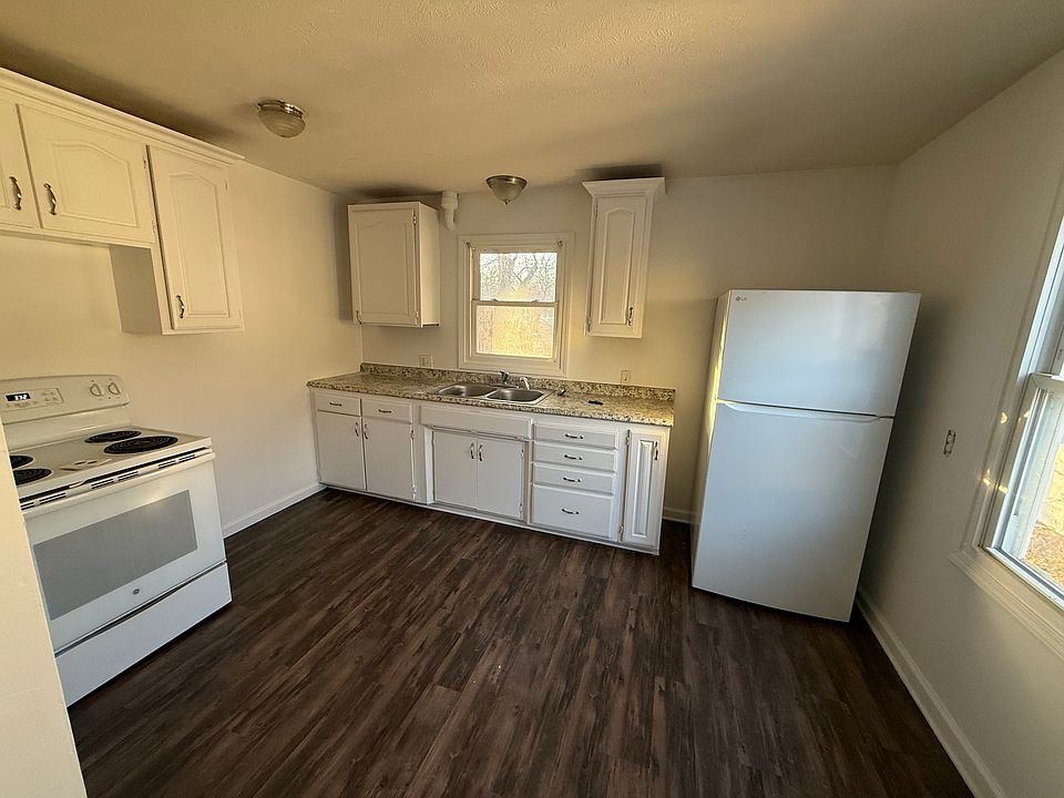 1st image of 3043 Ernst St