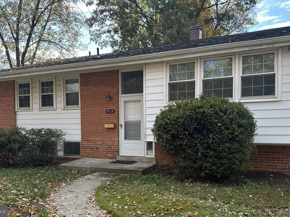 914 Playford Ln, Silver Spring, MD 20901
