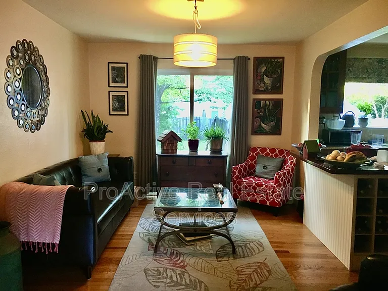 1300 Elk Ave — Photo 2