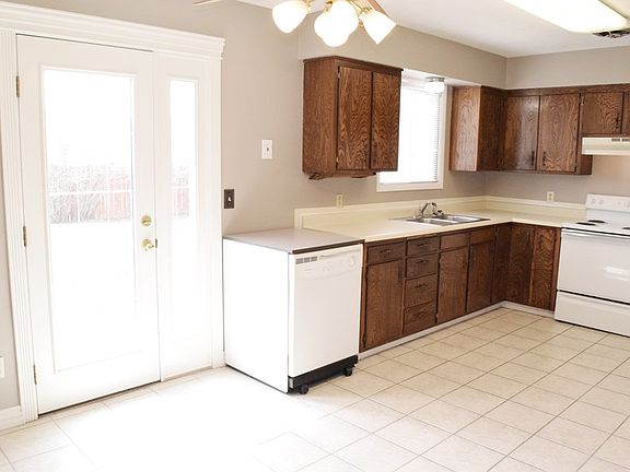 4th image of 2060 Cascade Dr